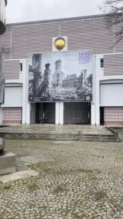 „Stunde Null München“ XXL facade banner for @stadtarchivmuenchen The installation was an exciting and long day - many thanks to Helmut Escher and his team for their great support!...#officina_fotografica #Bilderwerkstatt #photography #handcraft #photoartist #art #fineart #photoart #giclée #glasart #acrylart #canvas #inkjet #reproduction #visualmerchandising #contemporary #contemporaryart #edition #großdruck #munich #german #italian #french #english